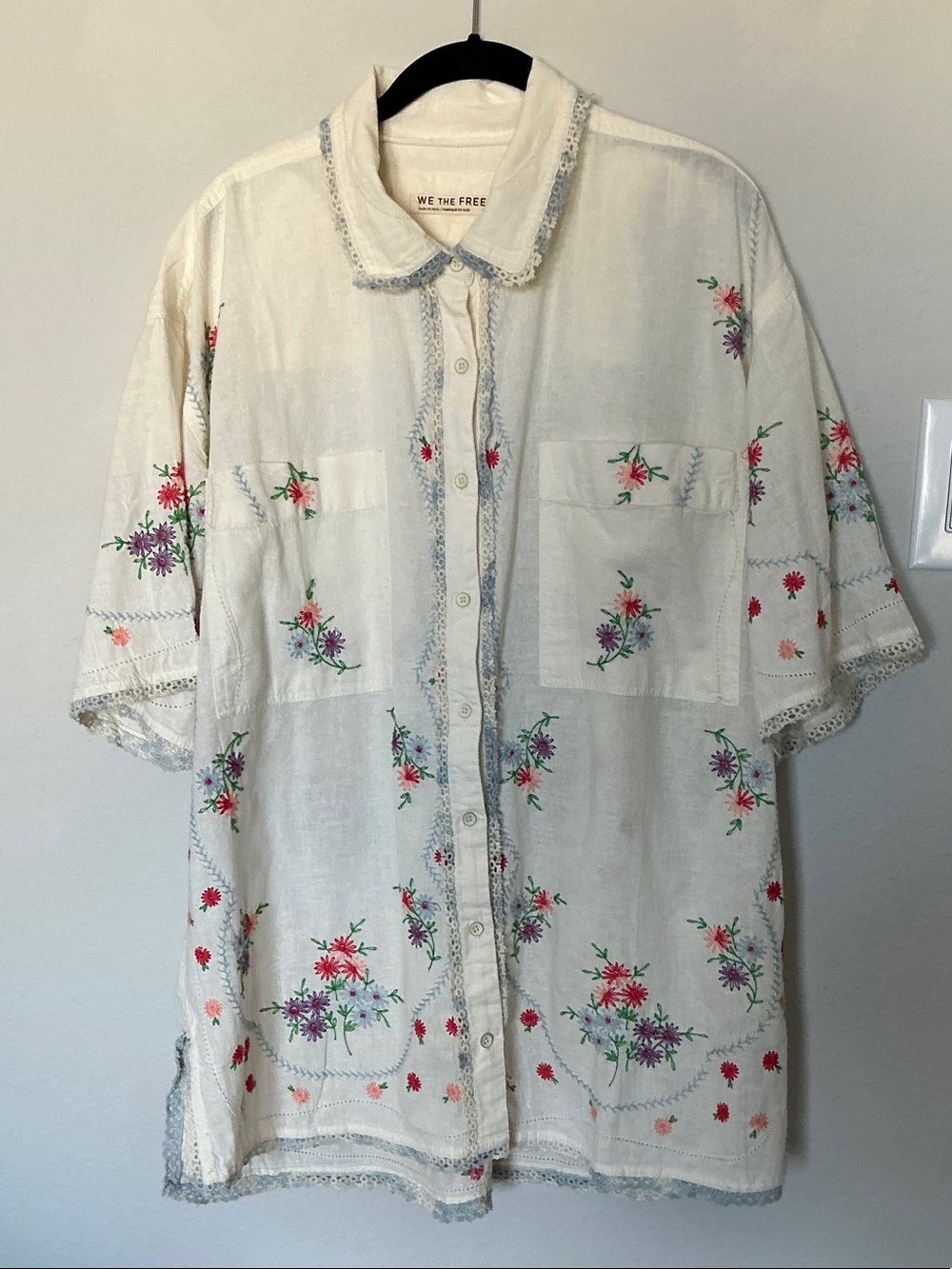 Beautiful We The Free Cream Button-Up Shirt with Multicolor Floral Embroidery